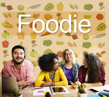 Genç öğrencilerle birlikte beyin fırtınası