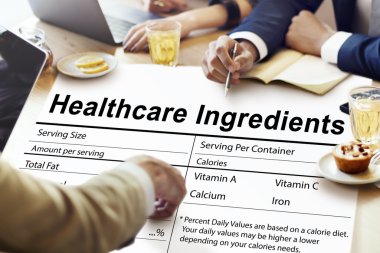 insanlar sağlık malzemeler hakkında tartışıyor