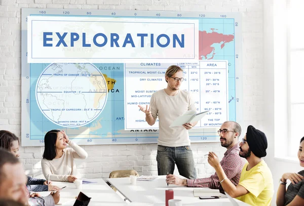 Reunión de negocios con Exploration —  Fotos de Stock