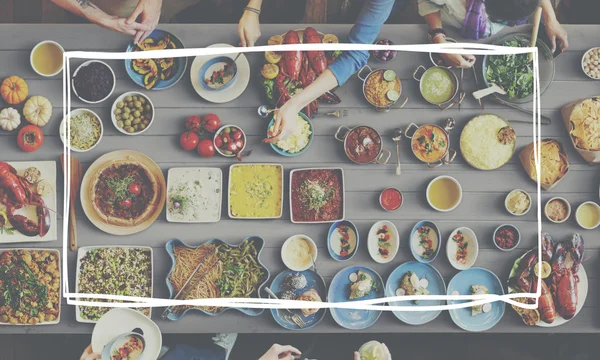 Mesa com comida e quadro — Fotografia de Stock