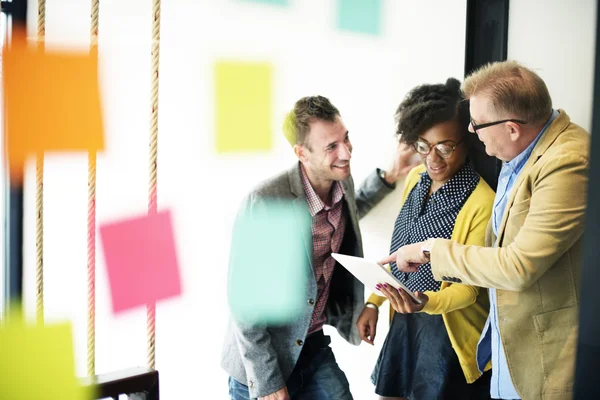 Business team discuss work — Stock Photo, Image