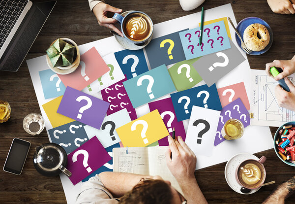 таблица с плакатом с вопросами
