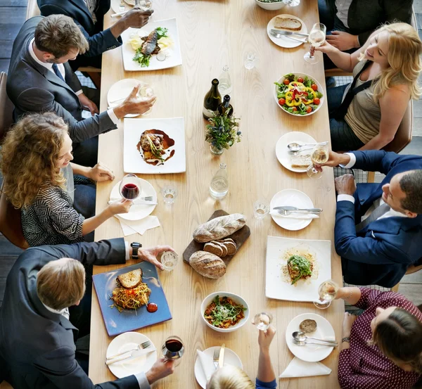 Pessoas de negócios almoçando — Fotografia de Stock