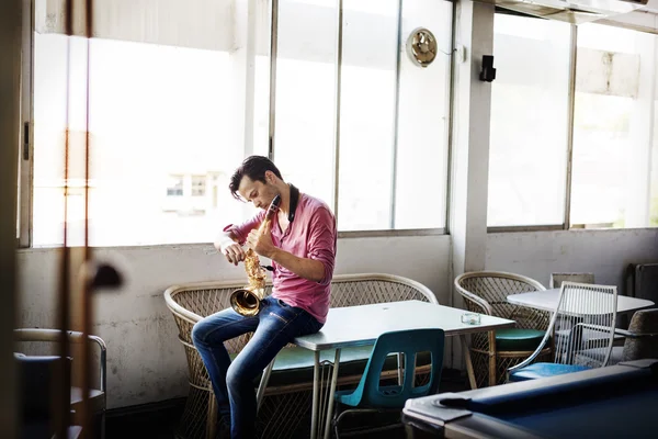 Jazzman holding Saxophone — Stock Photo, Image