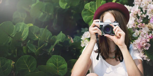 Hipster girl with camera — Stock Photo, Image