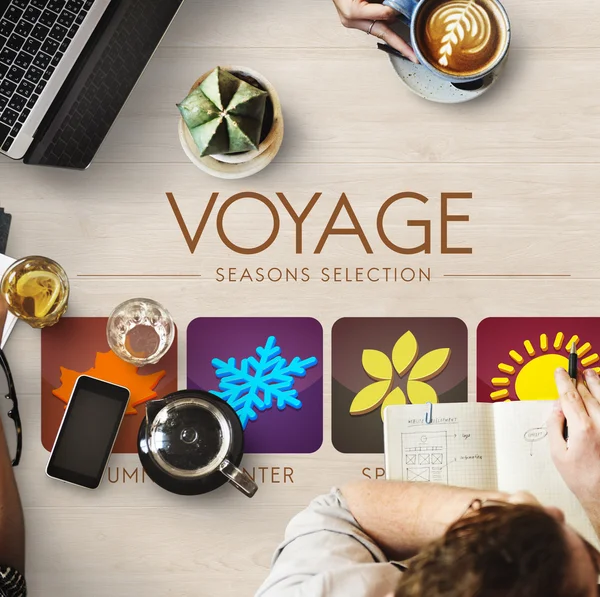 Table avec affiche avec Voyage — Photo