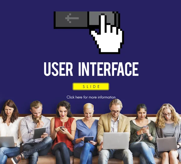 As pessoas sentam-se com dispositivos e interface de usuário — Fotografia de Stock