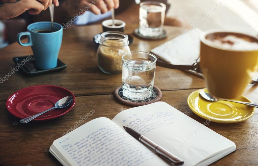 Freunde Trinken Kaffee In Bar Stockfotografie Lizenzfreie Fotos C Rawpixel Depositphotos