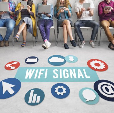 İnsanlar dijital araçları tarama 