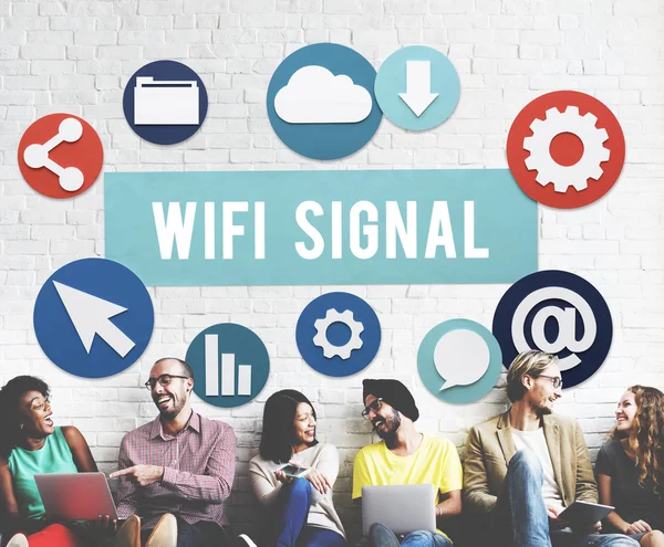 Freunde der Vielfalt an der Wand mit Wifi-Signal — Stockfoto