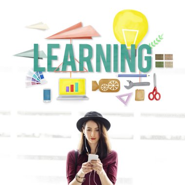 Akıllı telefon kullanan kadın