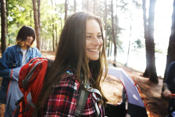 Gente trekking al aire libre — Foto de Stock