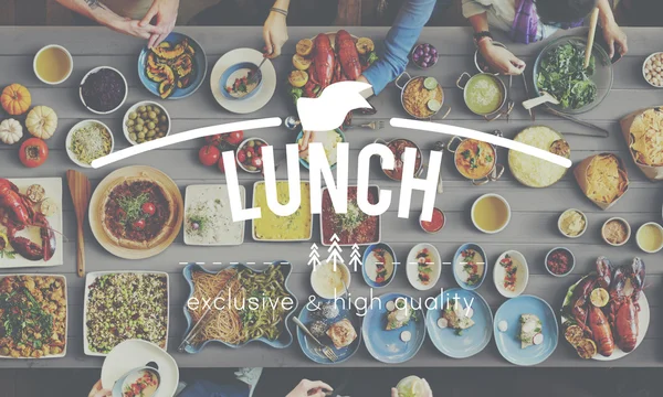 Mesa con comida y almuerzo —  Fotos de Stock