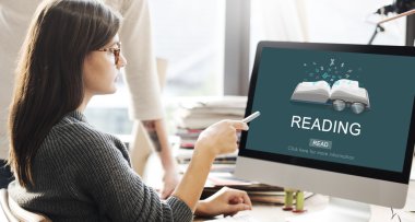 Bilgisayar ekranında arayan arkadaşları