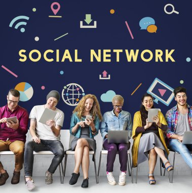 İnsanlar dijital araçları tarama  