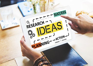 kişi holding dijital tablet