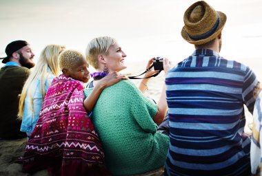 Arkadaşlarım dışarı asılı