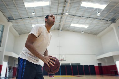 Atletizm basketbol koçu