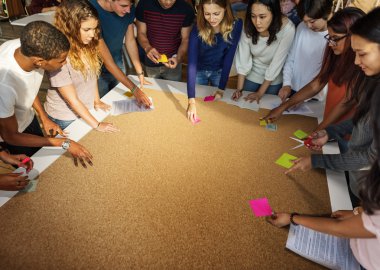 Öğrenciler işyeri masada