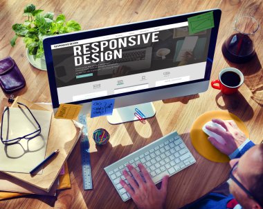 Bilgisayar kullanan adam 