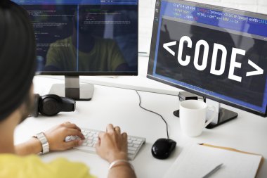 işadamı bilgisayar kodu ile çalışma