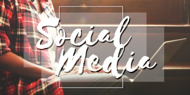 Arka plan üzerine yazarak kadın