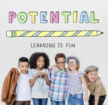 Çocuklar gülüyor ve eğlenin