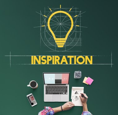 laptop ile çalışan kişi 