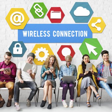 İnsanlar dijital araçları tarama  