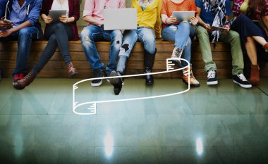 Kablosuz cihazlar kullanarak üniversite öğrencileri