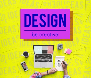 dizüstü bilgisayar kullanan adam