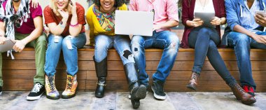 Kablosuz cihazlar kullanarak üniversite öğrencileri