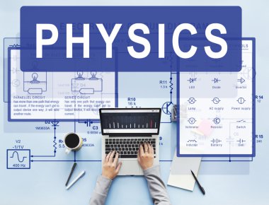 laptop ile çalışan kişi 