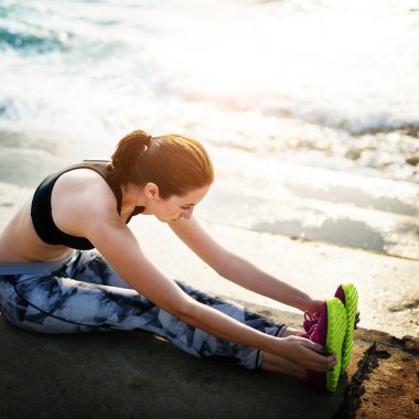 germe egzersiz yaparak kız