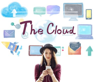 Akıllı telefon kullanan kadın