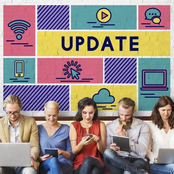 People sit with devices and update — Stock Photo, Image