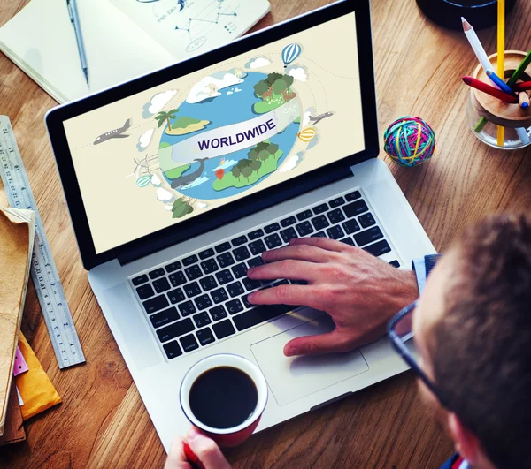 Man using laptop — Stock Photo, Image