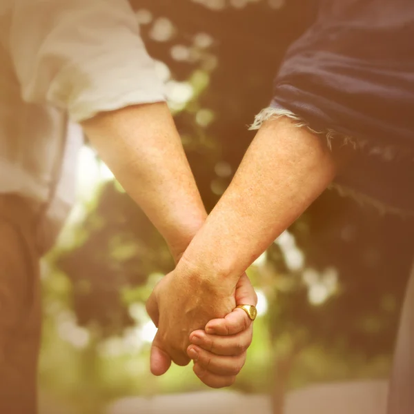 Seniors couple hands — Stock Photo, Image