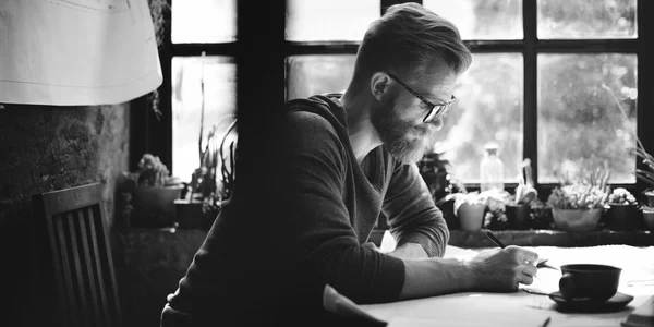 Handsome Man working with documents — Stock Photo, Image