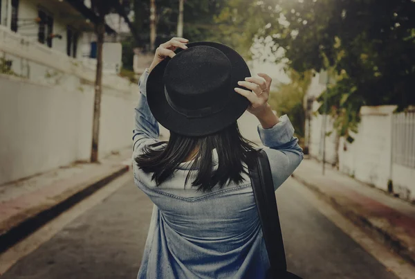 Chica en chaqueta de mezclilla —  Fotos de Stock