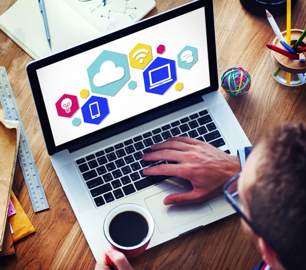 Man using laptop — Stock Photo, Image