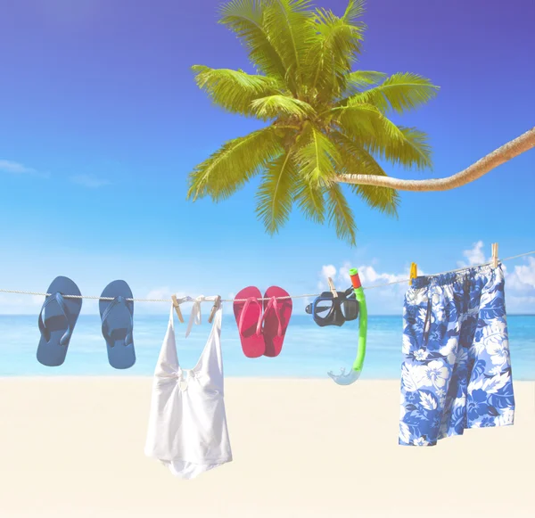 Одежда на пляже — стоковое фото