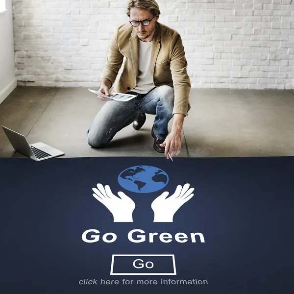 Werken met zakenman gaan groen — Stockfoto