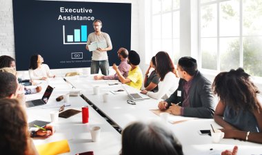 Ofiste çalışan iş adamları