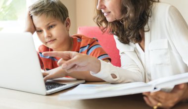 Anne ile oğlu ödev 