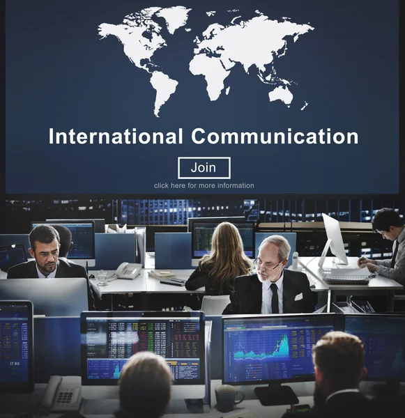 Werknemers van het bedrijf en internationale communicatie — Stockfoto