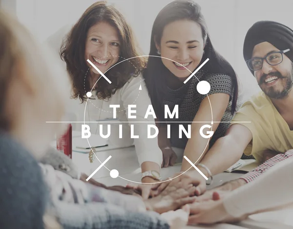 Mensen handen samen met teambuilding — Stockfoto