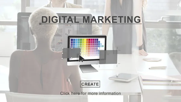 Empresária trabalhando em informática e Marketing Digital — Fotografia de Stock