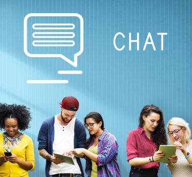 grup öğrenci ile dijital cihazlar