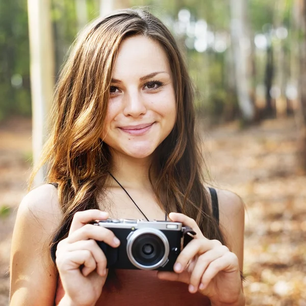 Girl travel with camera — Stock Photo, Image